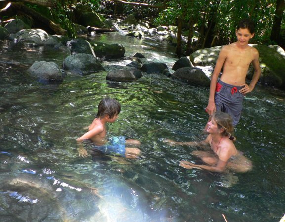 55- Bain dans l'eau fraiche d'une riviere 